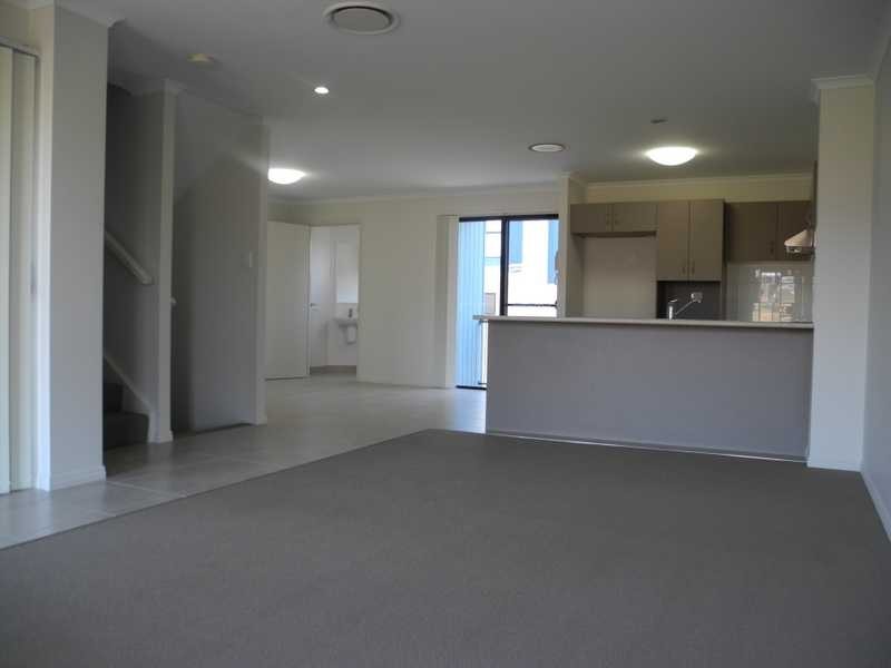 2/10 Arthur Street, Boyne Island QLD 4680