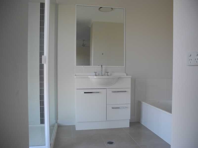 2/10 Arthur Street, Boyne Island QLD 4680