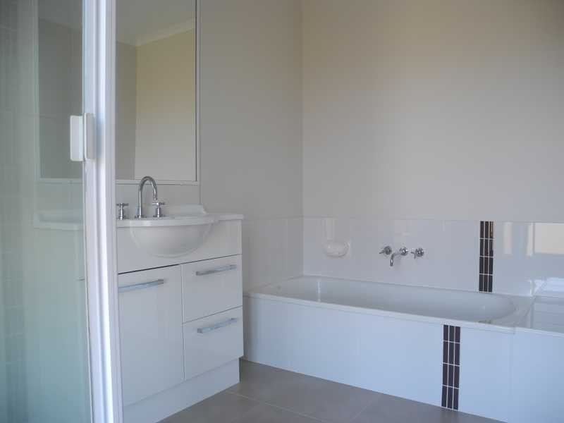 2/10 Arthur Street, Boyne Island QLD 4680