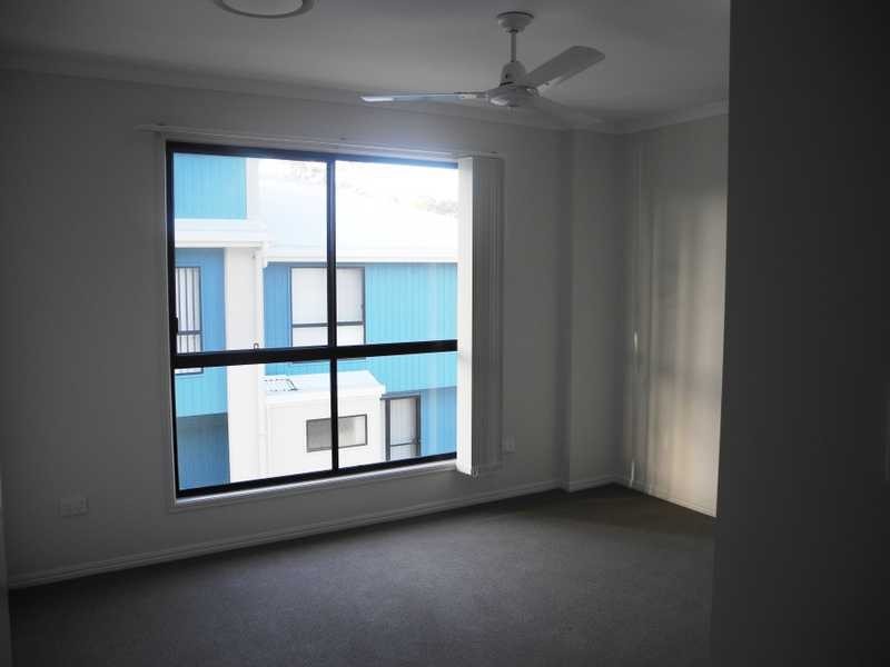 2/10 Arthur Street, Boyne Island QLD 4680