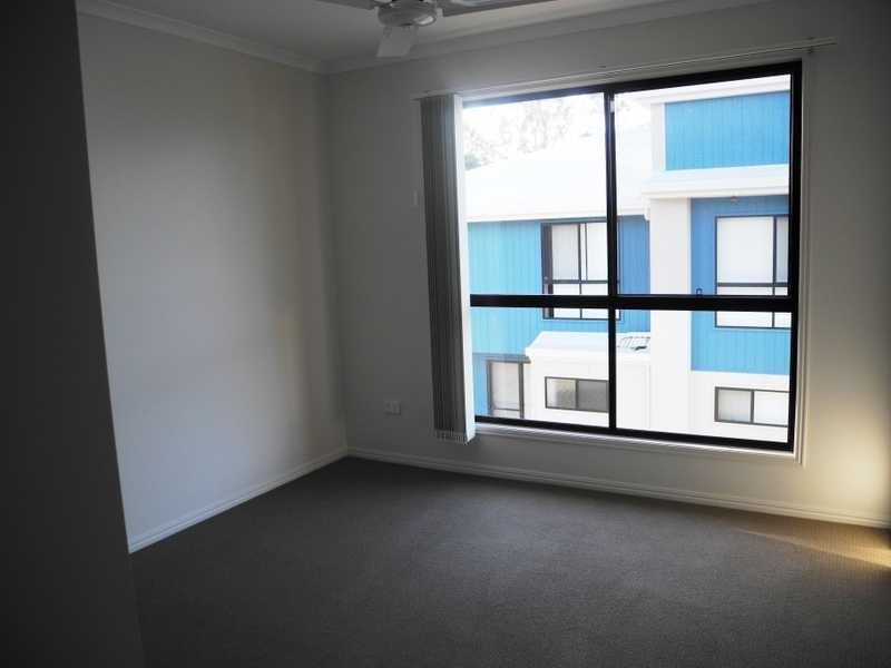 2/10 Arthur Street, Boyne Island QLD 4680