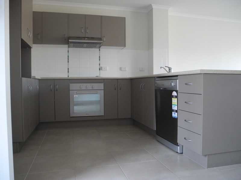 2/10 Arthur Street, Boyne Island QLD 4680