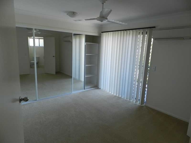 8/8a Wyndham Avenue, Boyne Island QLD 4680
