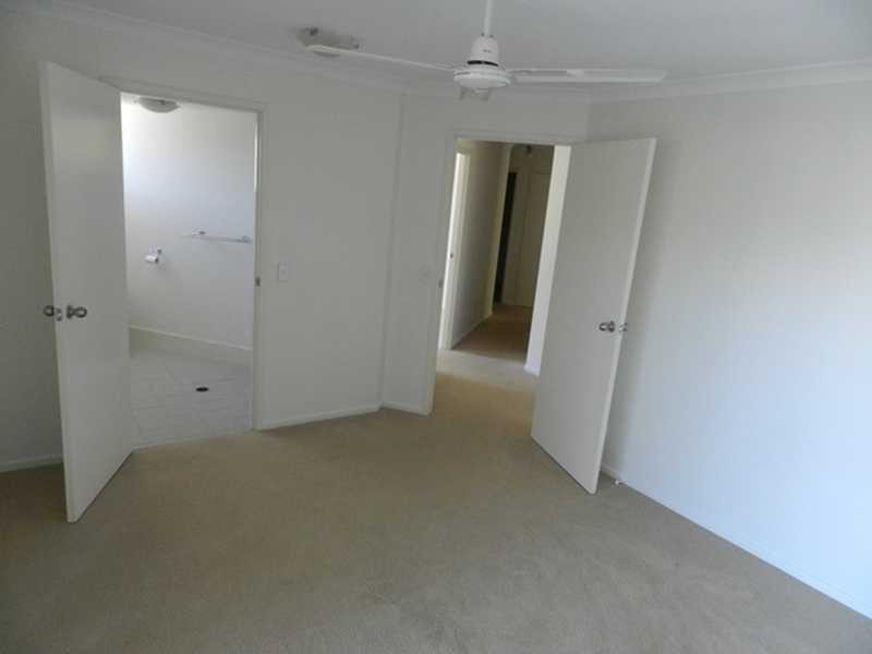 8/8a Wyndham Avenue, Boyne Island QLD 4680
