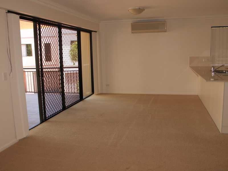 8/8a Wyndham Avenue, Boyne Island QLD 4680