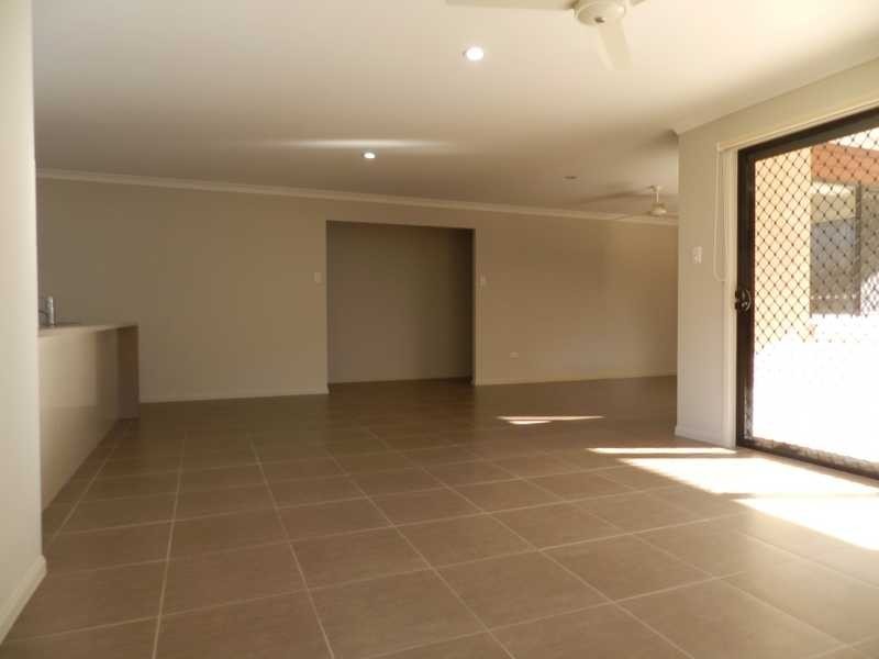 9 Valley Way, Boyne Island QLD 4680