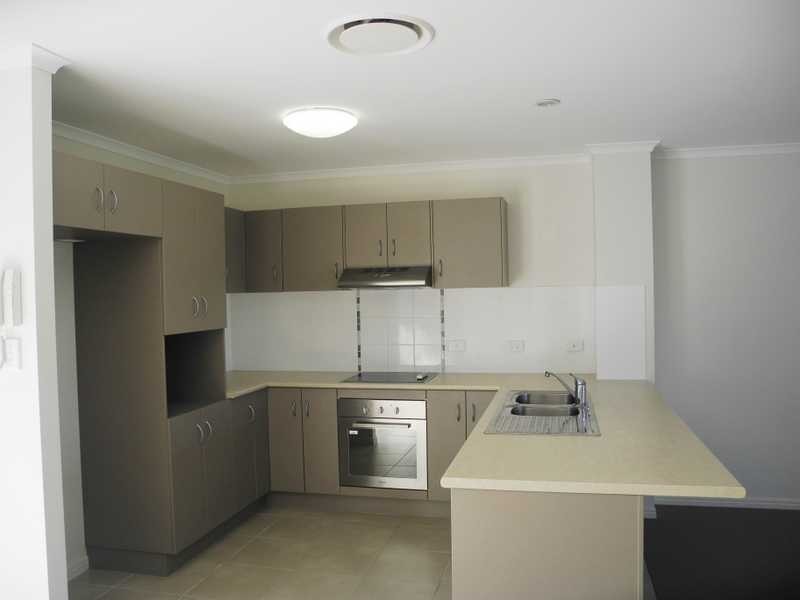 2/10 Arthur Street, Boyne Island QLD 4680