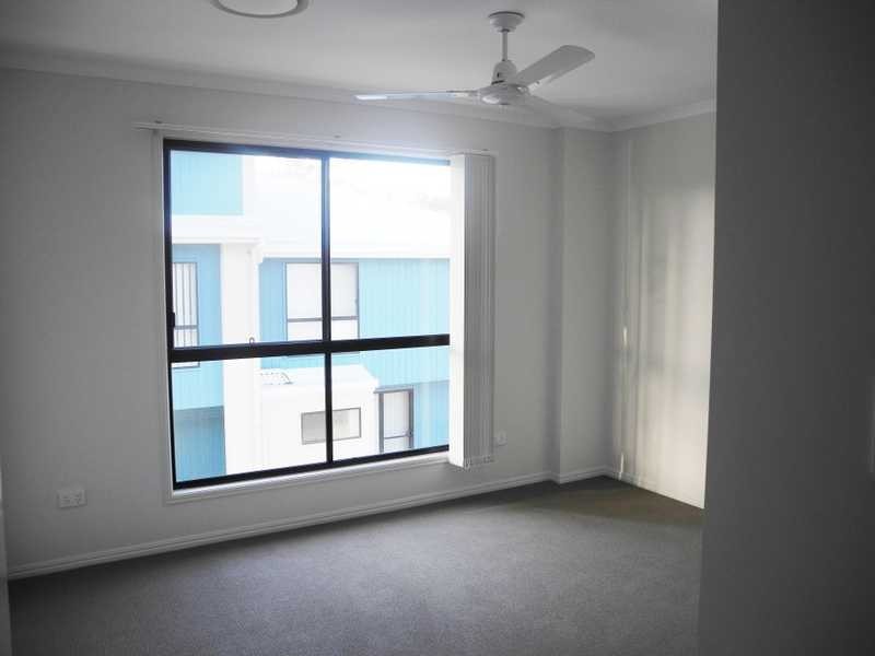 2/10 Arthur Street, Boyne Island QLD 4680