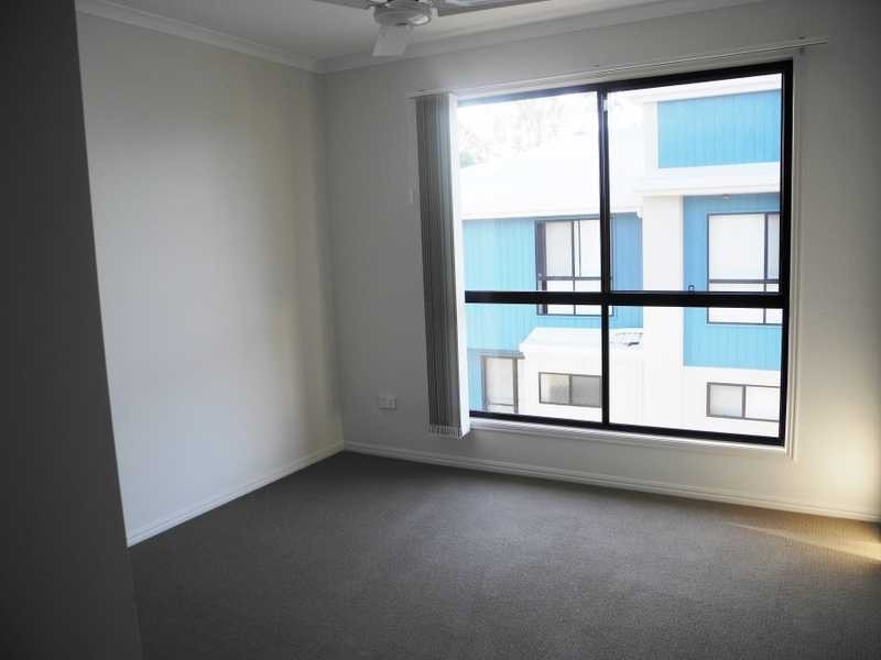 2/10 Arthur Street, Boyne Island QLD 4680
