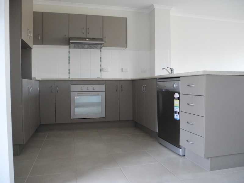 2/10 Arthur Street, Boyne Island QLD 4680