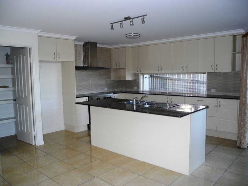 15 Micheal Court, Boyne Island QLD 4680