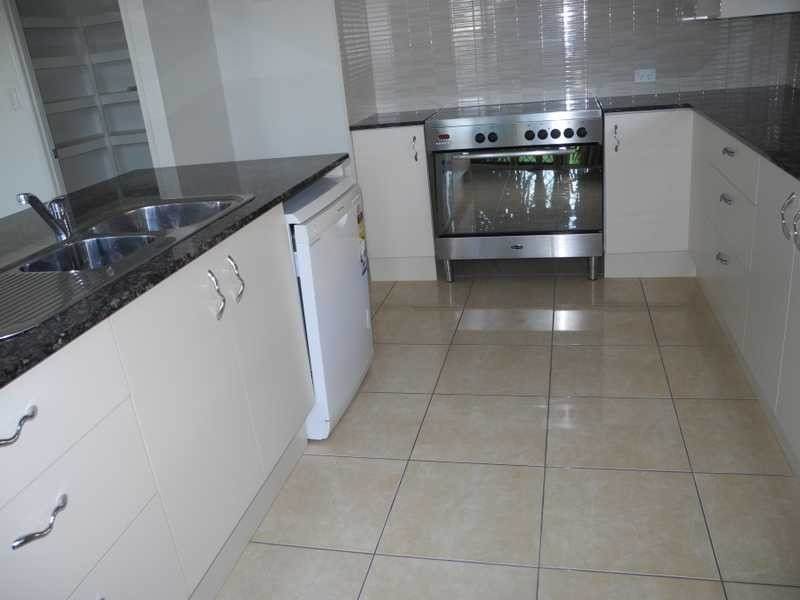 15 Micheal Court, Boyne Island QLD 4680