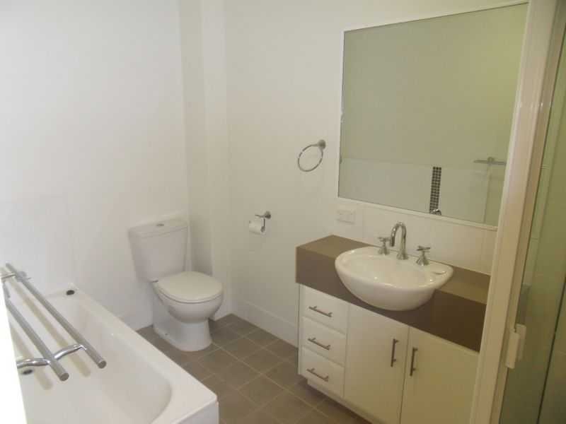 9/8a Wyndham Avenue, Boyne Island QLD 4680