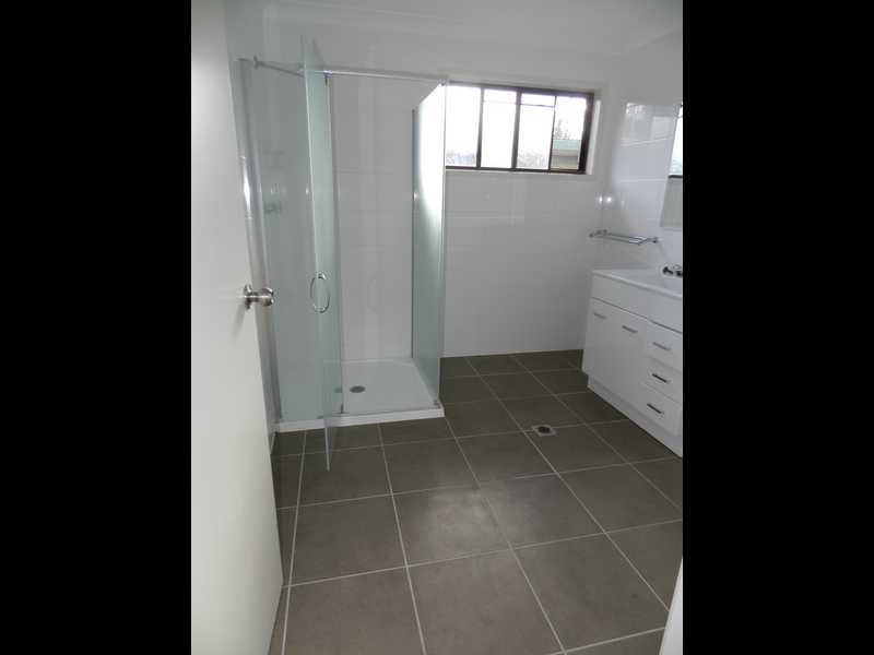 16 Hickman Street, Bororen QLD 4678