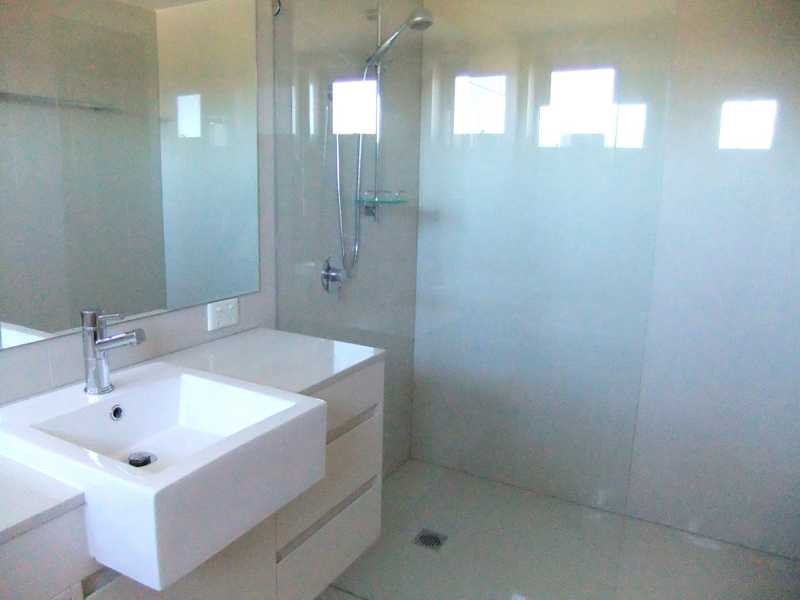3/2 The Promenade, Boyne Island QLD 4680