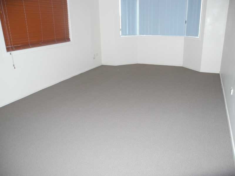 9 Polmaise Street, Boyne Island QLD 4680