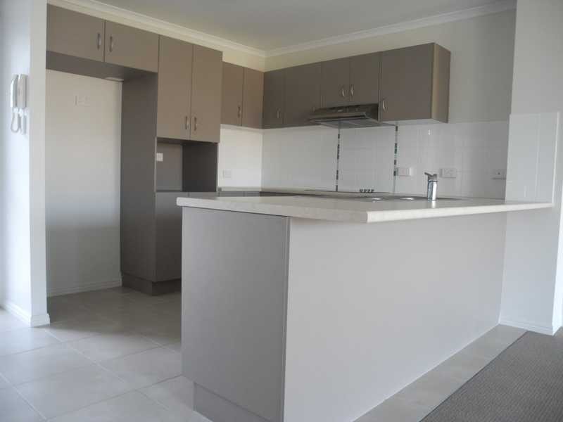 2/10 Arthur Street, Boyne Island QLD 4680