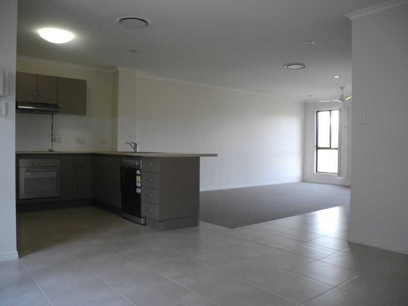 2/10 Arthur Street, Boyne Island QLD 4680