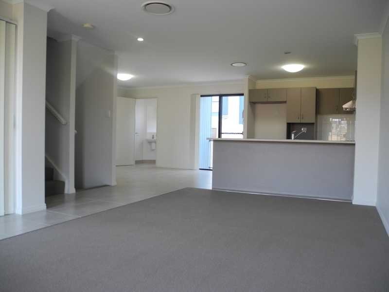 2/10 Arthur Street, Boyne Island QLD 4680