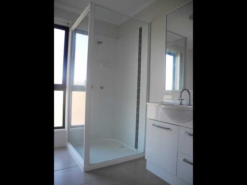 2/10 Arthur Street, Boyne Island QLD 4680