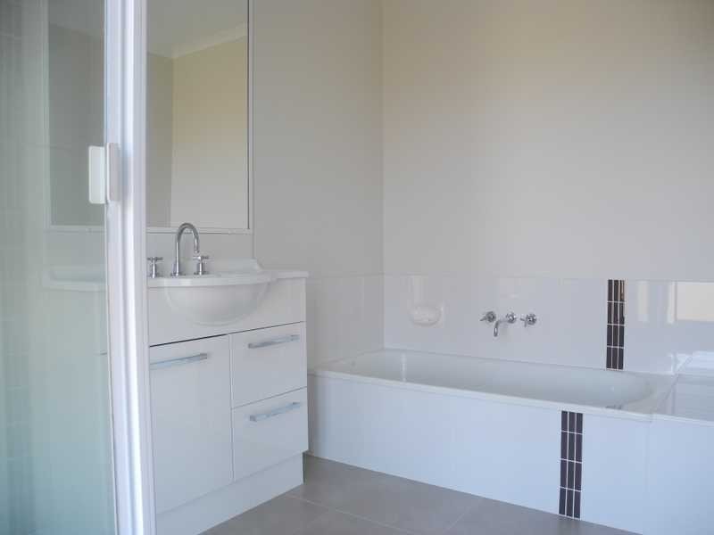 2/10 Arthur Street, Boyne Island QLD 4680