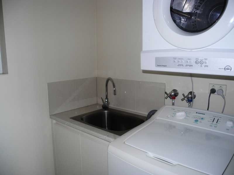 17/2 The Promenade, Boyne Island QLD 4680