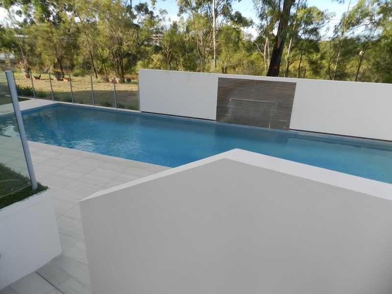 12/2 The Promenade, Boyne Island QLD 4680