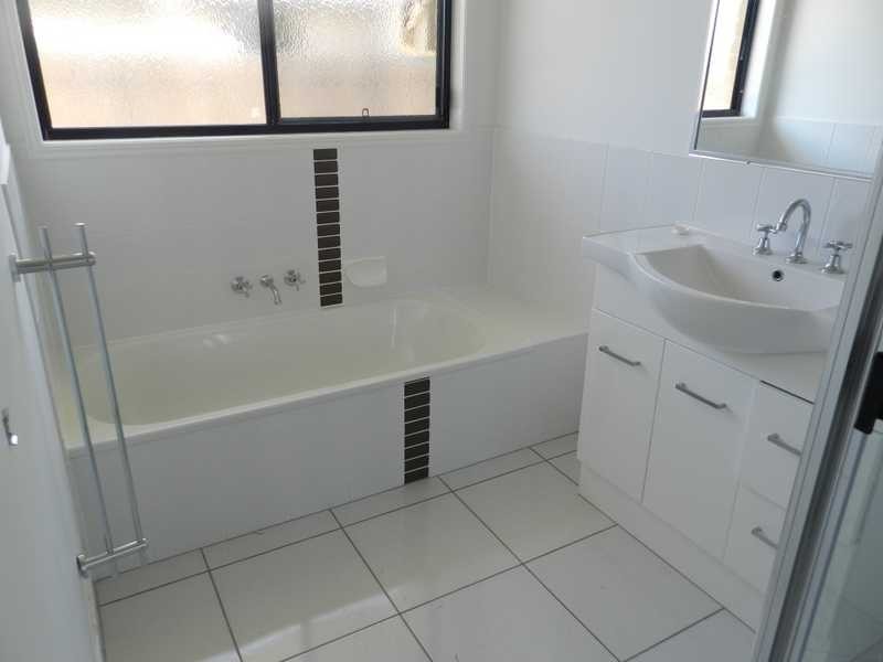 30 Surita Court, Boyne Island QLD 4680