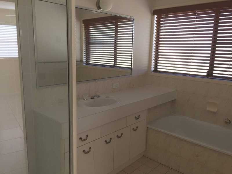 25 McPherson Road, Boyne Island QLD 4680