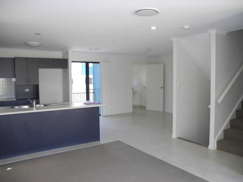 3/10 Arthur Street, Boyne Island QLD 4680