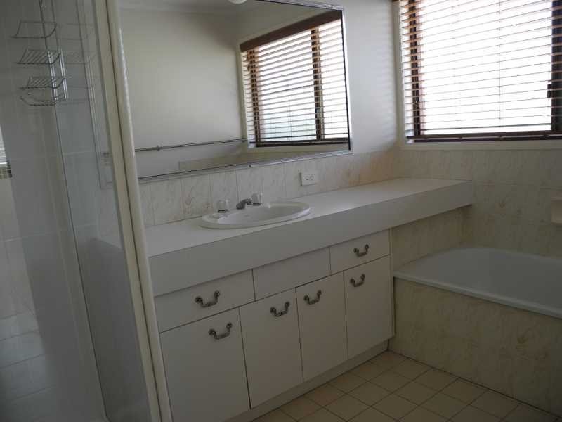 25 McPherson Road, Boyne Island QLD 4680
