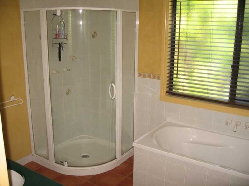 18 Barklya Court, Benaraby QLD 4680