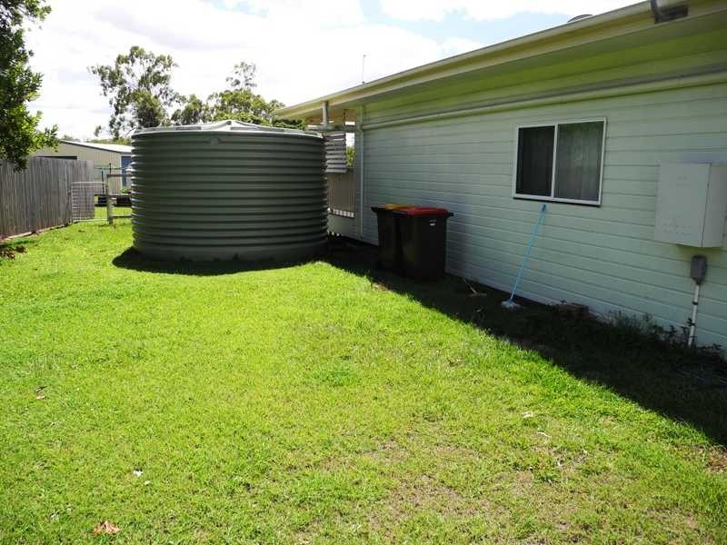 12 Hickman Street, Bororen QLD 4678