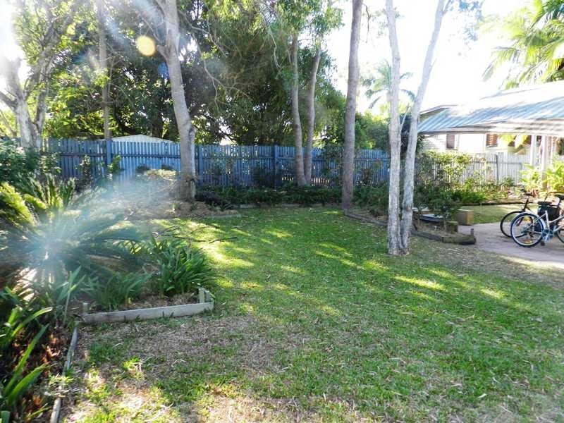 11 Yukana Street, Boyne Island QLD 4680