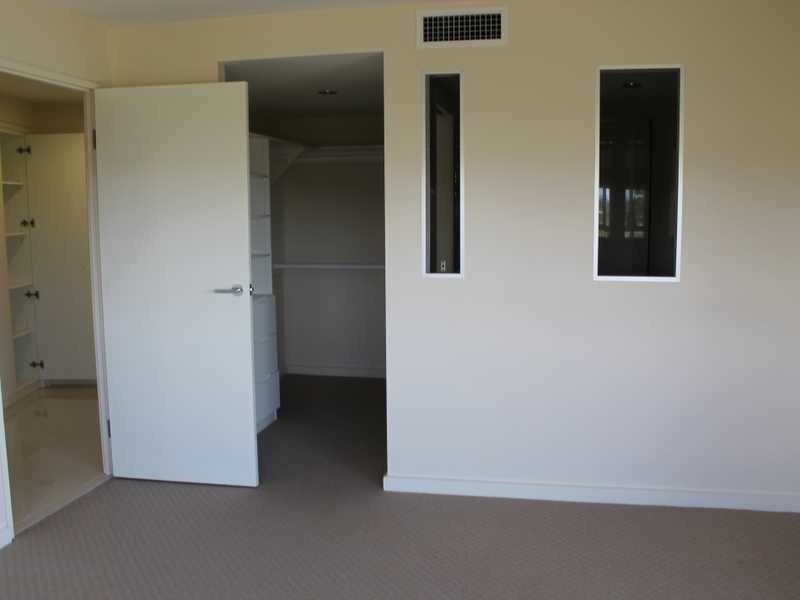 15/2 The Promenade, Boyne Island QLD 4680