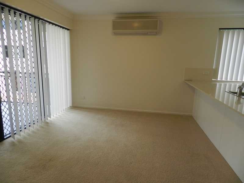 8/8a Wyndham Avenue, Boyne Island QLD 4680