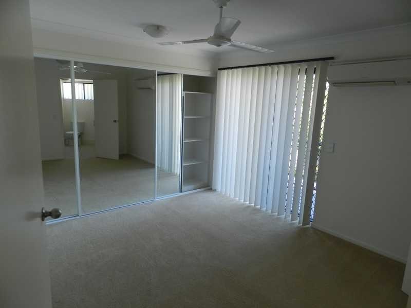 8/8a Wyndham Avenue, Boyne Island QLD 4680