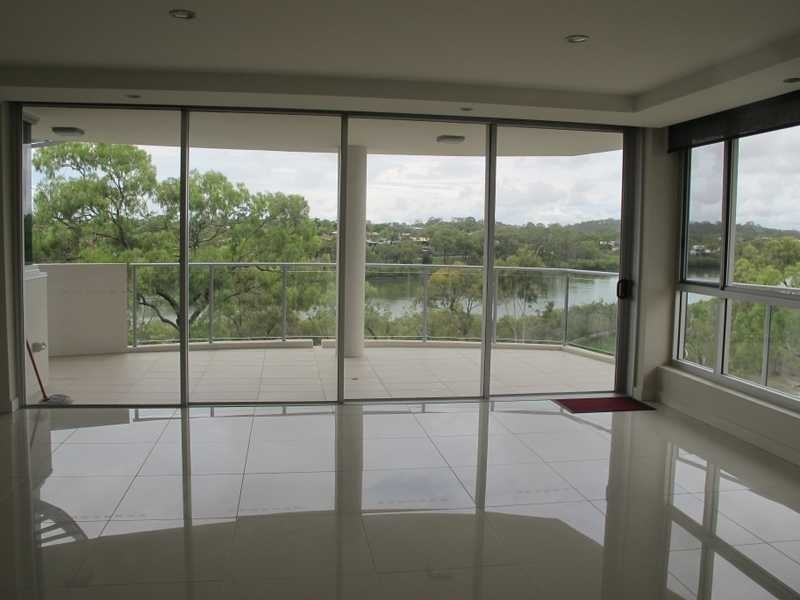 12/2 The Promenade, Boyne Island QLD 4680