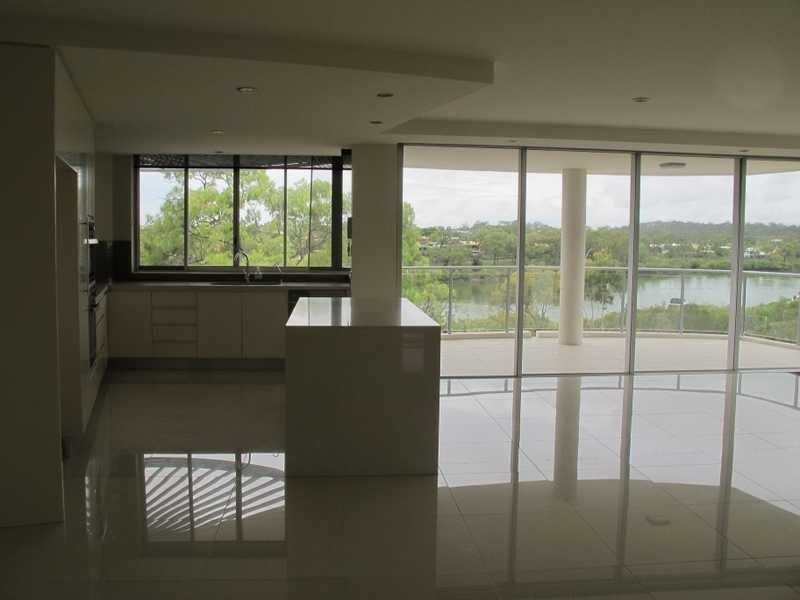 12/2 The Promenade, Boyne Island QLD 4680