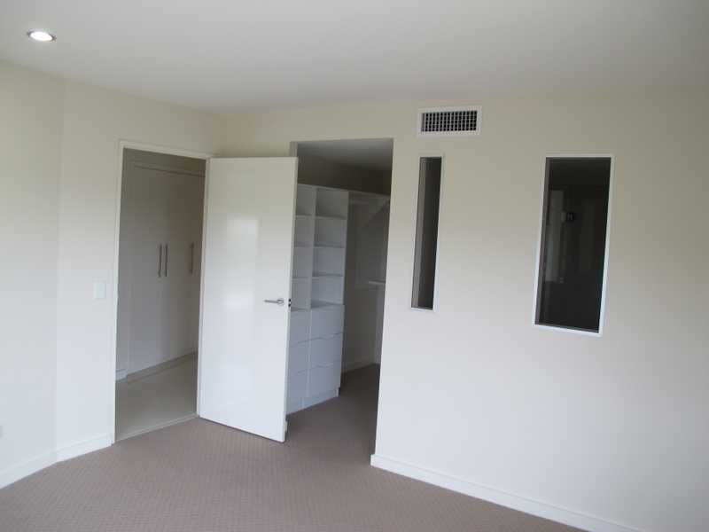 12/2 The Promenade, Boyne Island QLD 4680