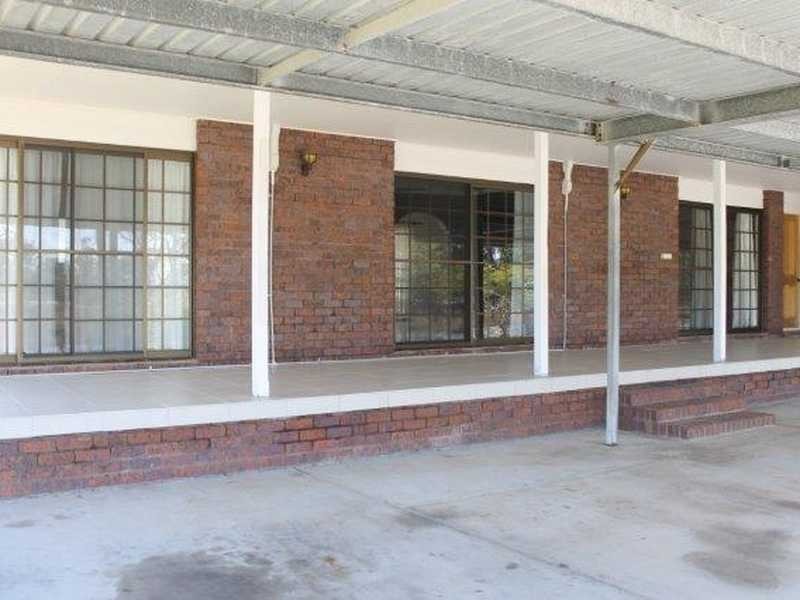 25 McPherson Road, Boyne Island QLD 4680