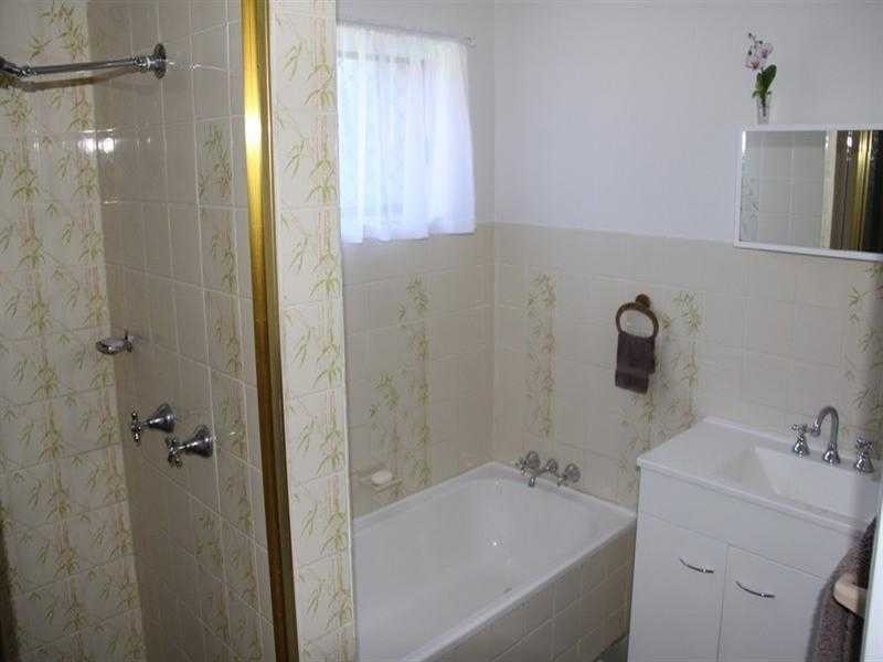 1 Swains Court, Boyne Island QLD 4680