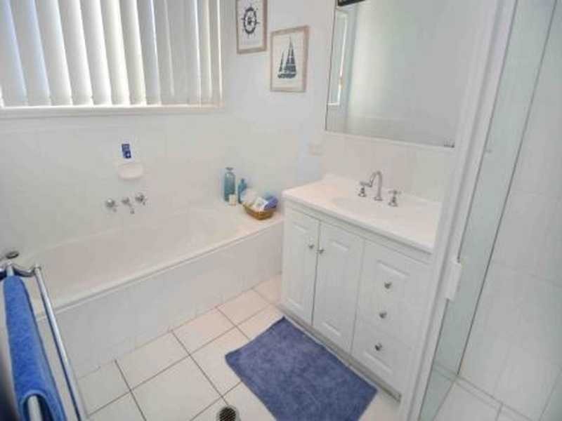 11 Huntington Court, New Auckland QLD 4680