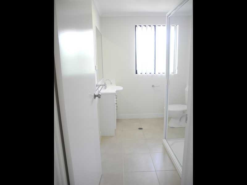 4/10 Arthur Street, Boyne Island QLD 4680