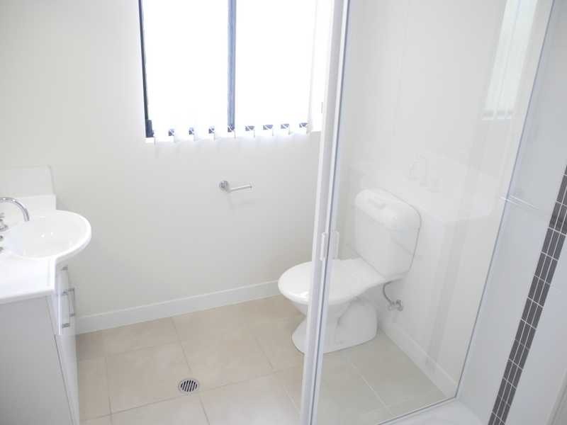 4/10 Arthur Street, Boyne Island QLD 4680