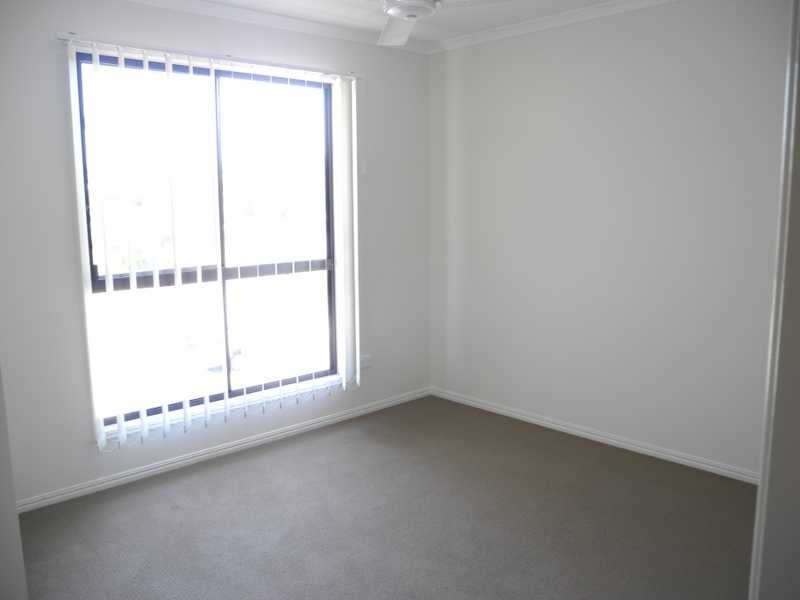 4/10 Arthur Street, Boyne Island QLD 4680