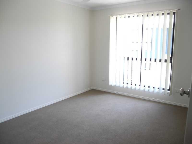 4/10 Arthur Street, Boyne Island QLD 4680