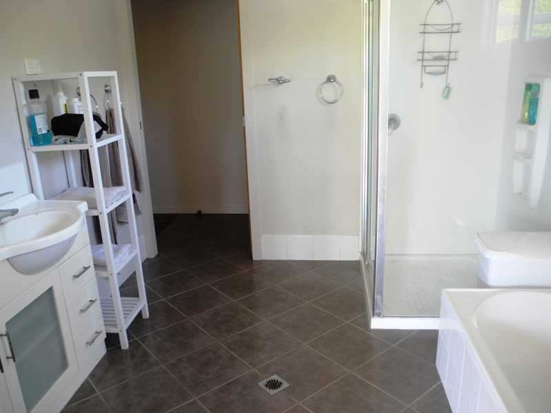 5 Wadeleigh Street, Bororen QLD 4678