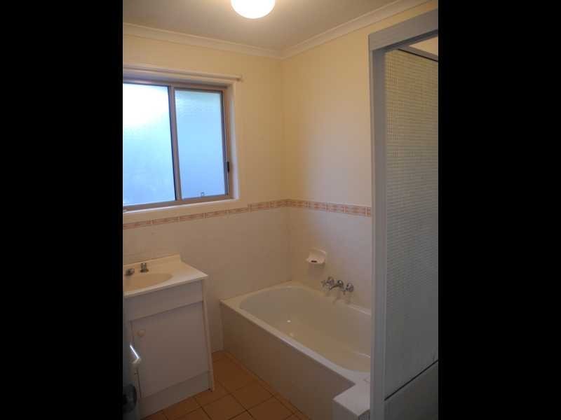 9 Polmaise Street, Boyne Island QLD 4680