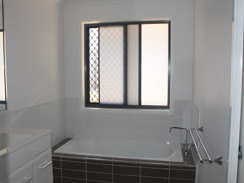 14 Melanie Court, Boyne Island QLD 4680